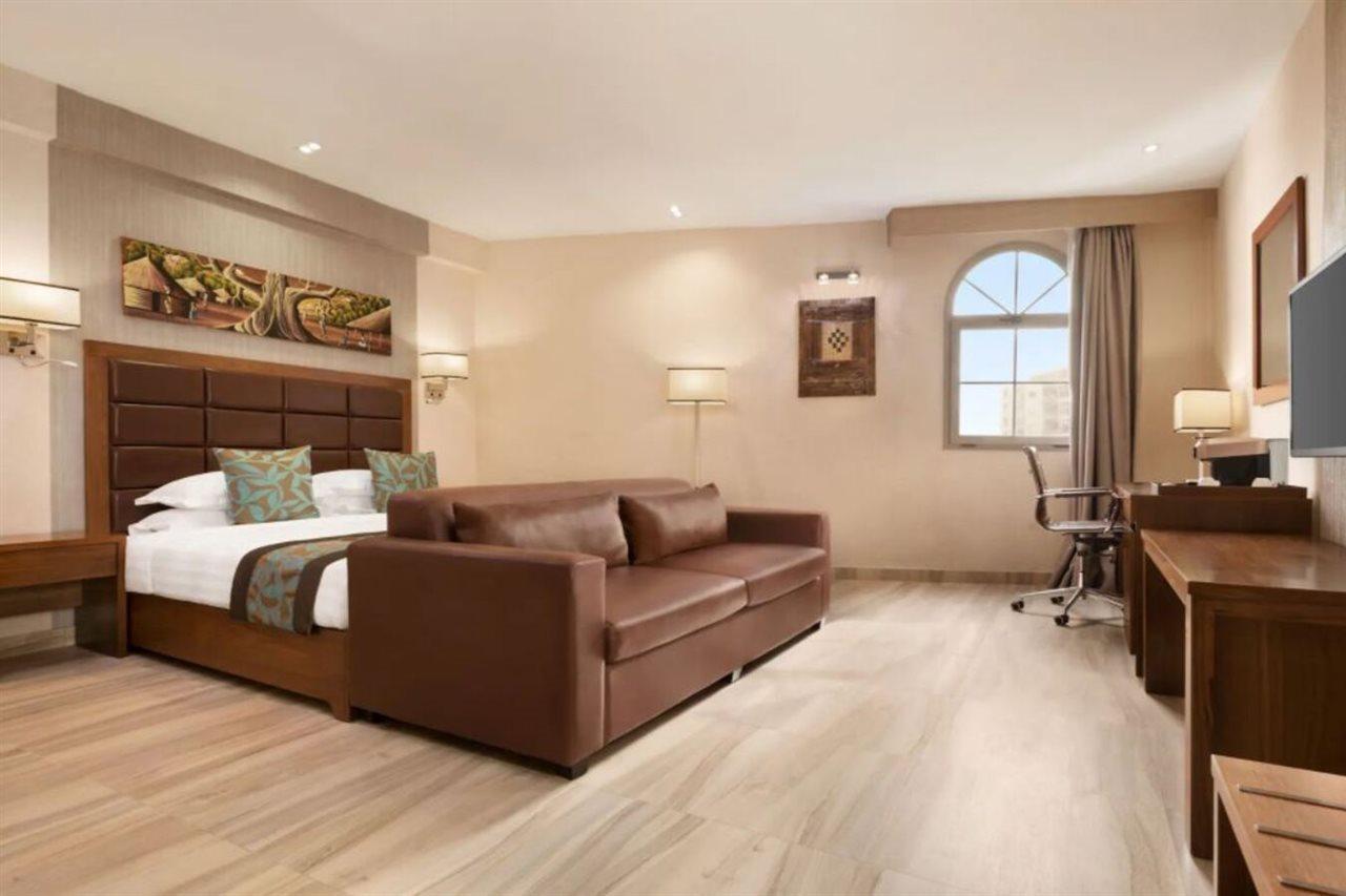 Days & By Wyndham Dakar
